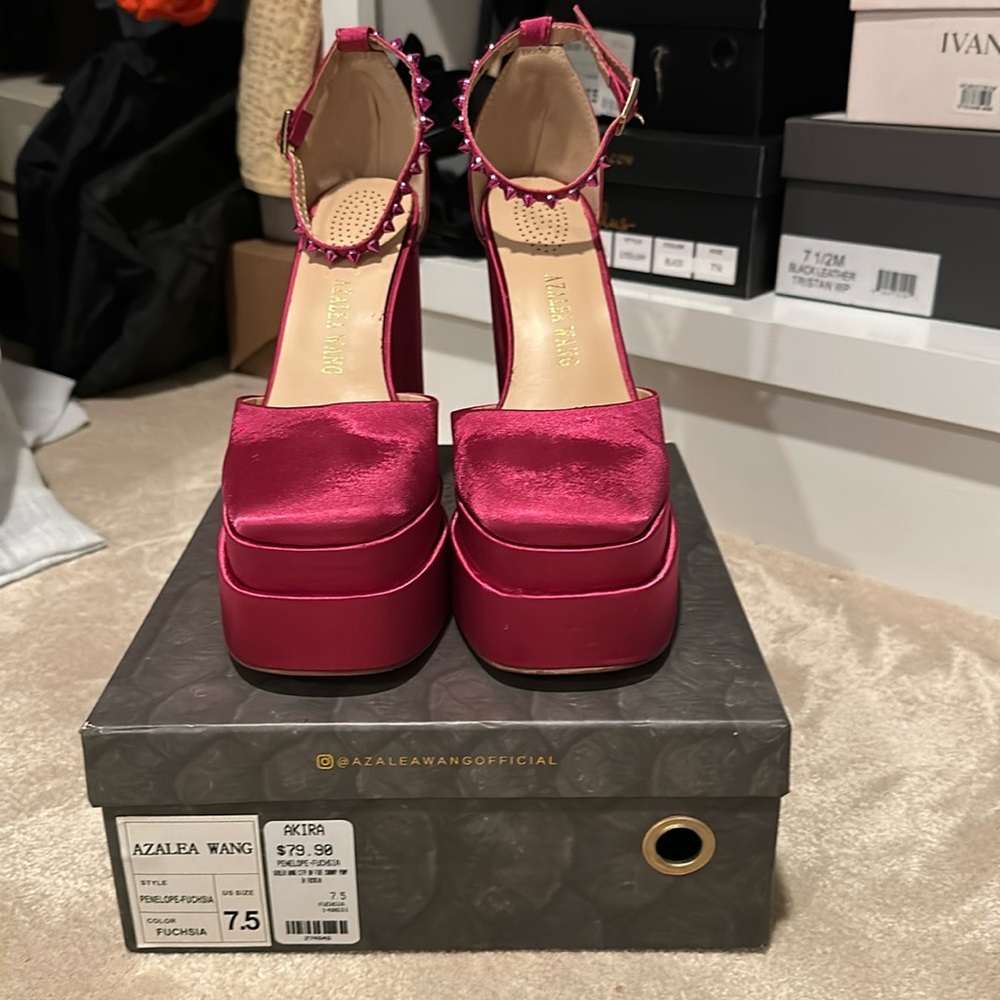NIB Azalea Wang Penelope fuchsia platform heel Sz 7.5